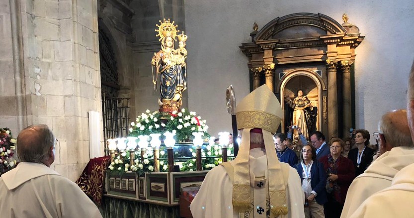 Monseñor Barrio preside en A Coruña la fiesta de la Virgen del Rosario e  invita a los fieles a rezarlo en familia - Archidiócesis de Santiago de  Compostela