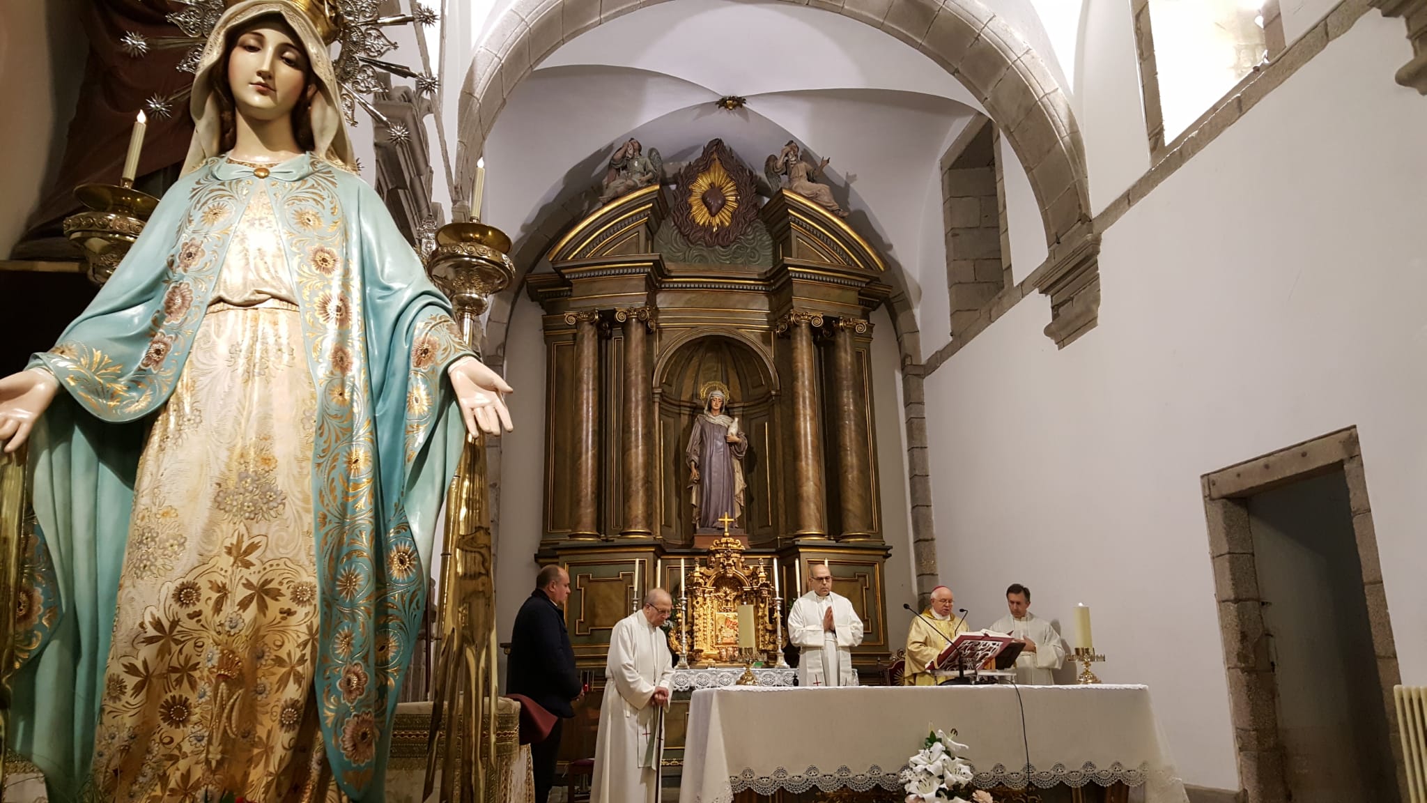 El arzobispo presidió la Eucaristía de la Virgen de la Medalla Milagrosa -  Archidiócesis de Santiago de Compostela